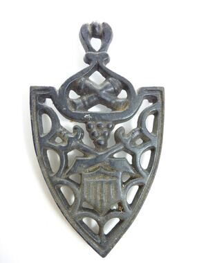Vintage Wilton Black Cast Iron Spade Footed Metal Trivet with Handle Mini